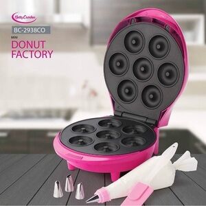 NIB! Betty Crocker Mini Donut Factory Maker